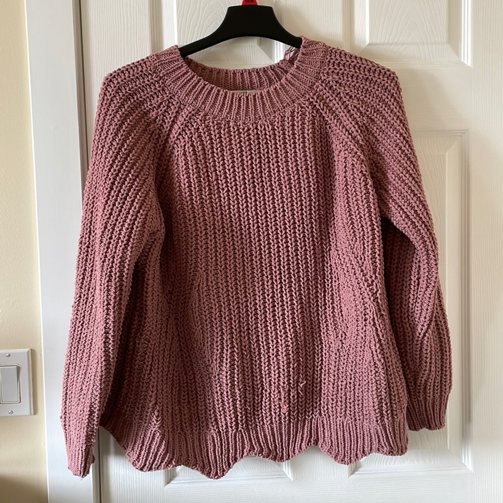 Gorgeous rose mauve pink sweater soft and cozy